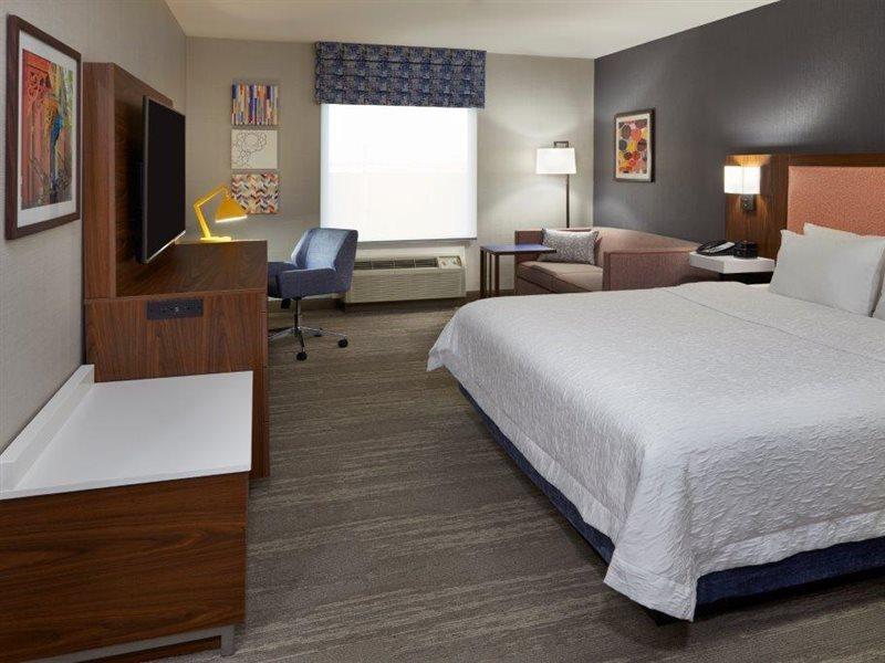 Hampton Inn & Suites Montreal-Dorval Exterior photo