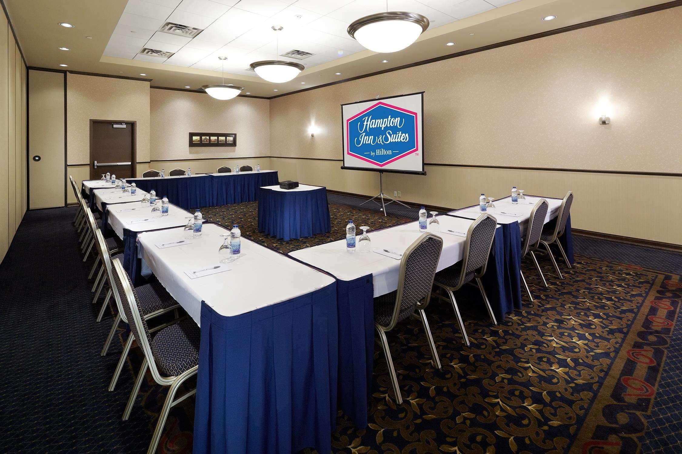 Hampton Inn & Suites Montreal-Dorval Exterior photo