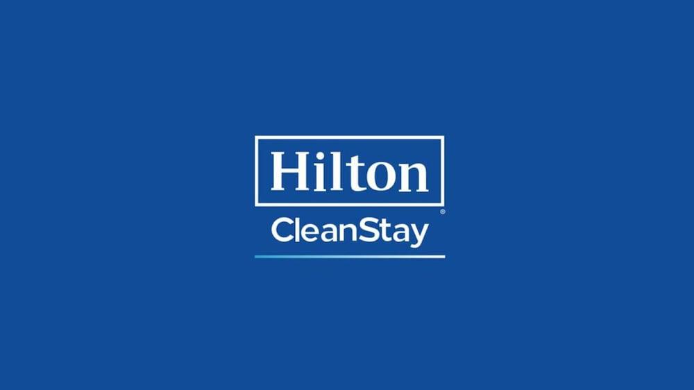 Hampton Inn & Suites Montreal-Dorval Exterior photo