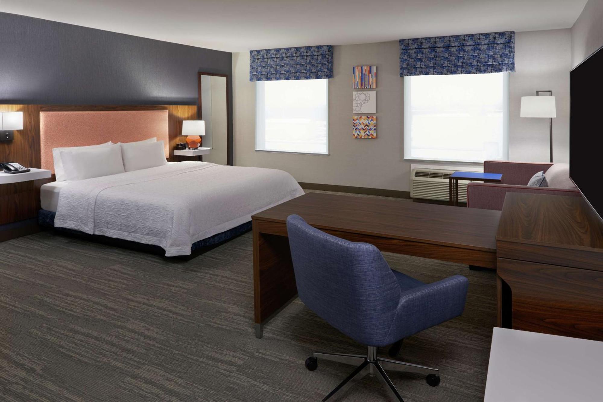 Hampton Inn & Suites Montreal-Dorval Exterior photo