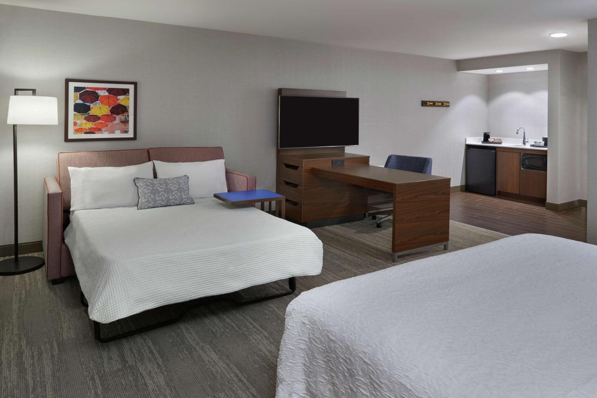 Hampton Inn & Suites Montreal-Dorval Exterior photo
