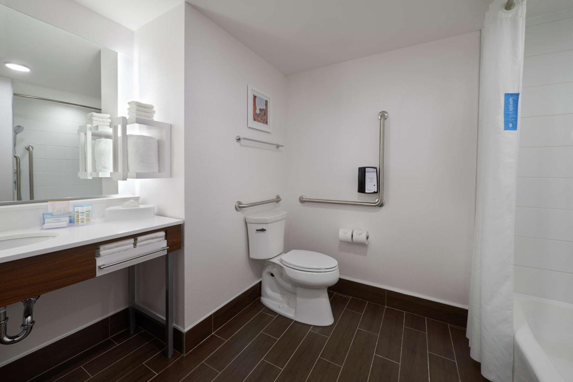 Hampton Inn & Suites Montreal-Dorval Exterior photo