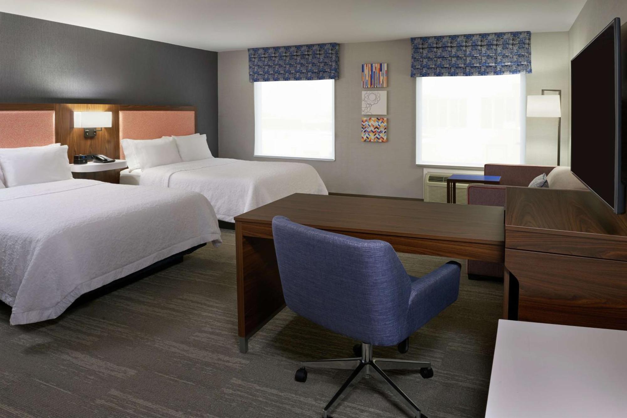 Hampton Inn & Suites Montreal-Dorval Exterior photo
