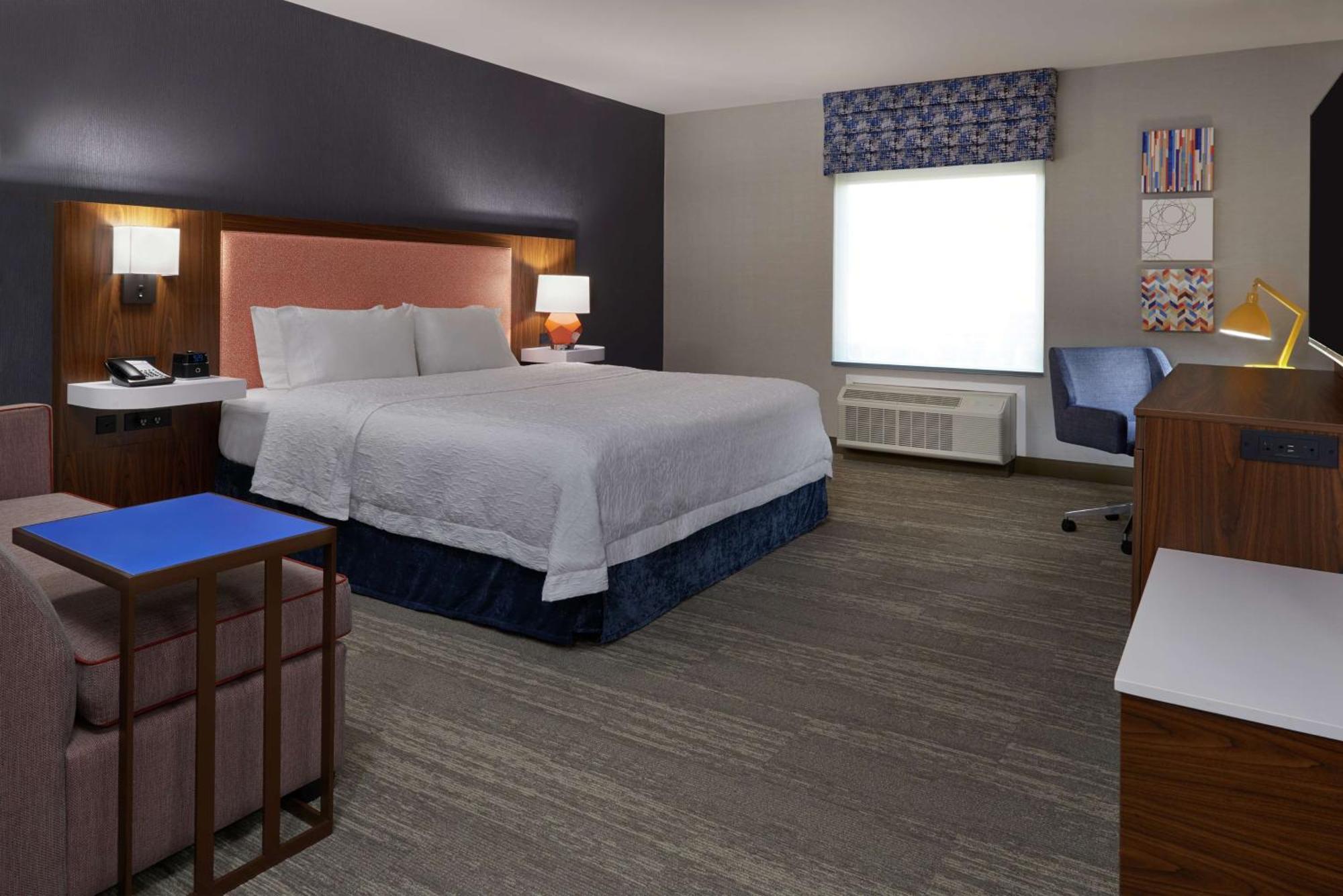 Hampton Inn & Suites Montreal-Dorval Exterior photo