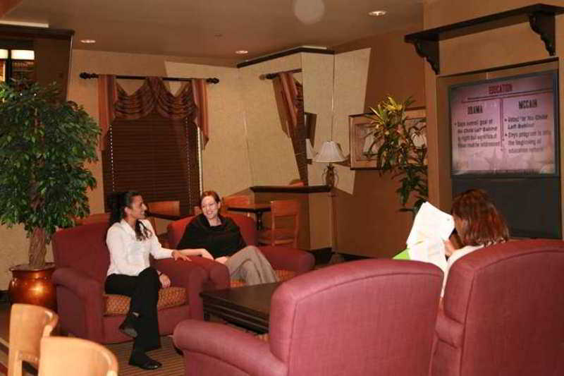 Hampton Inn & Suites Montreal-Dorval Interior photo